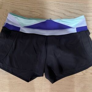 Lululemon Speed Up Shorts size 8. 2.5” inseam.